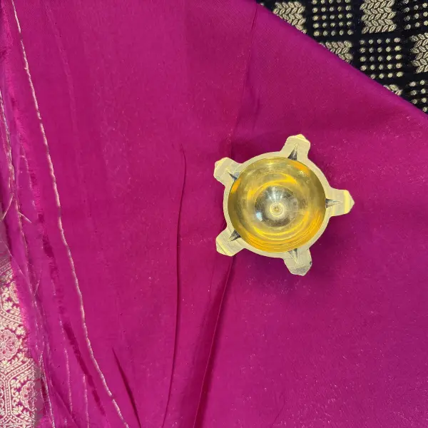 Black with pink rich border & pallu premium semi crepe saree