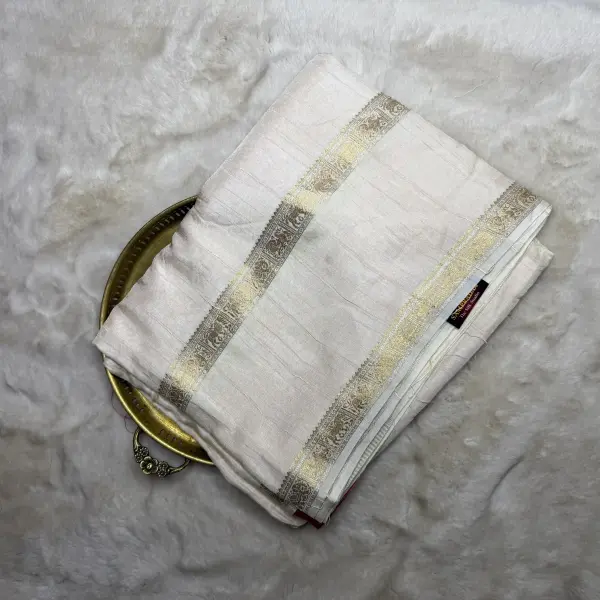 Half White bentex border with contrast red blouse semi crepe saree