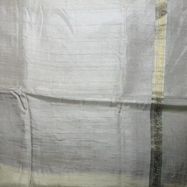 Half White bentex border with contrast red blouse semi crepe saree