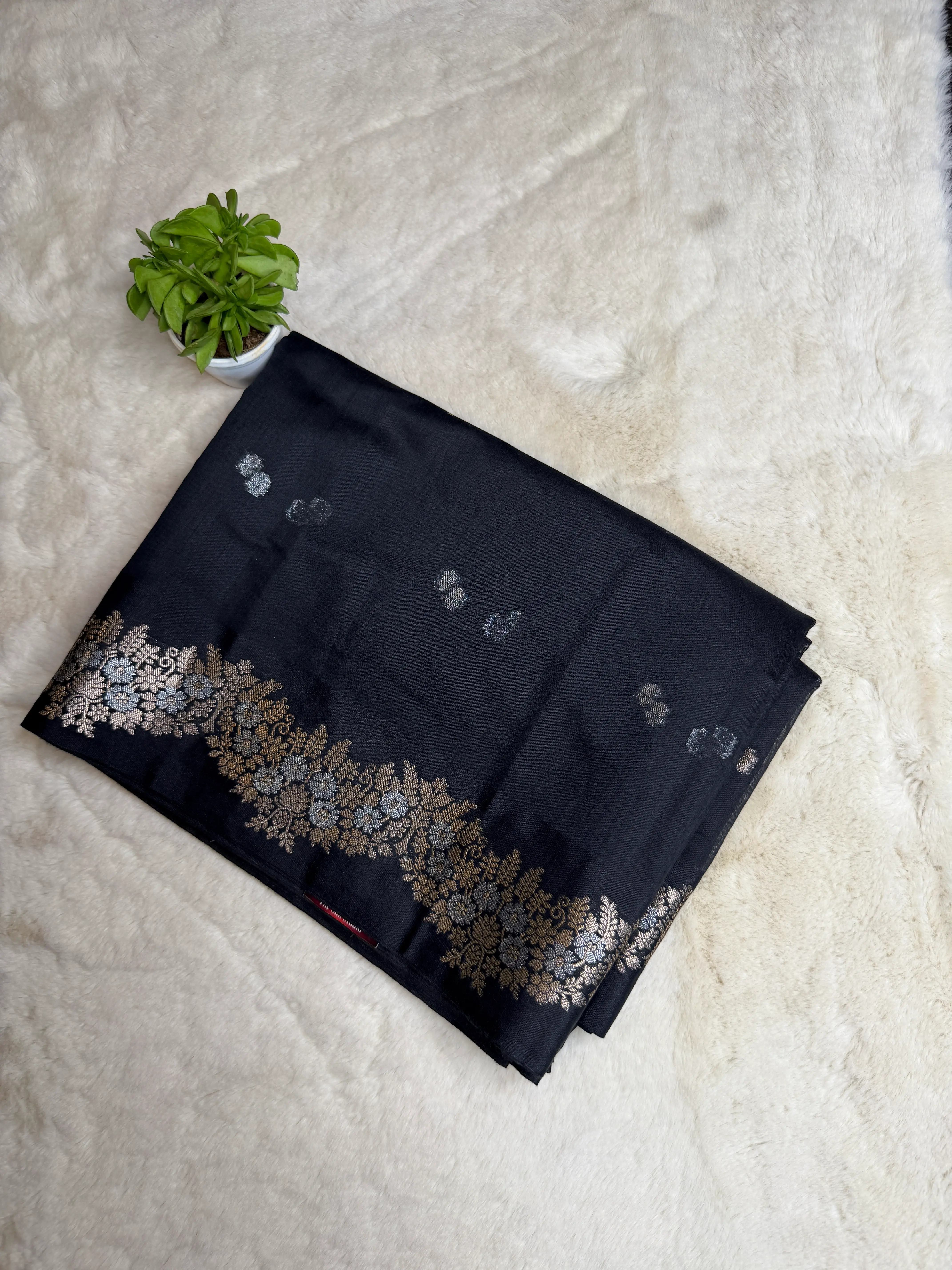 Black Lehariya border Semi Benaras Saree