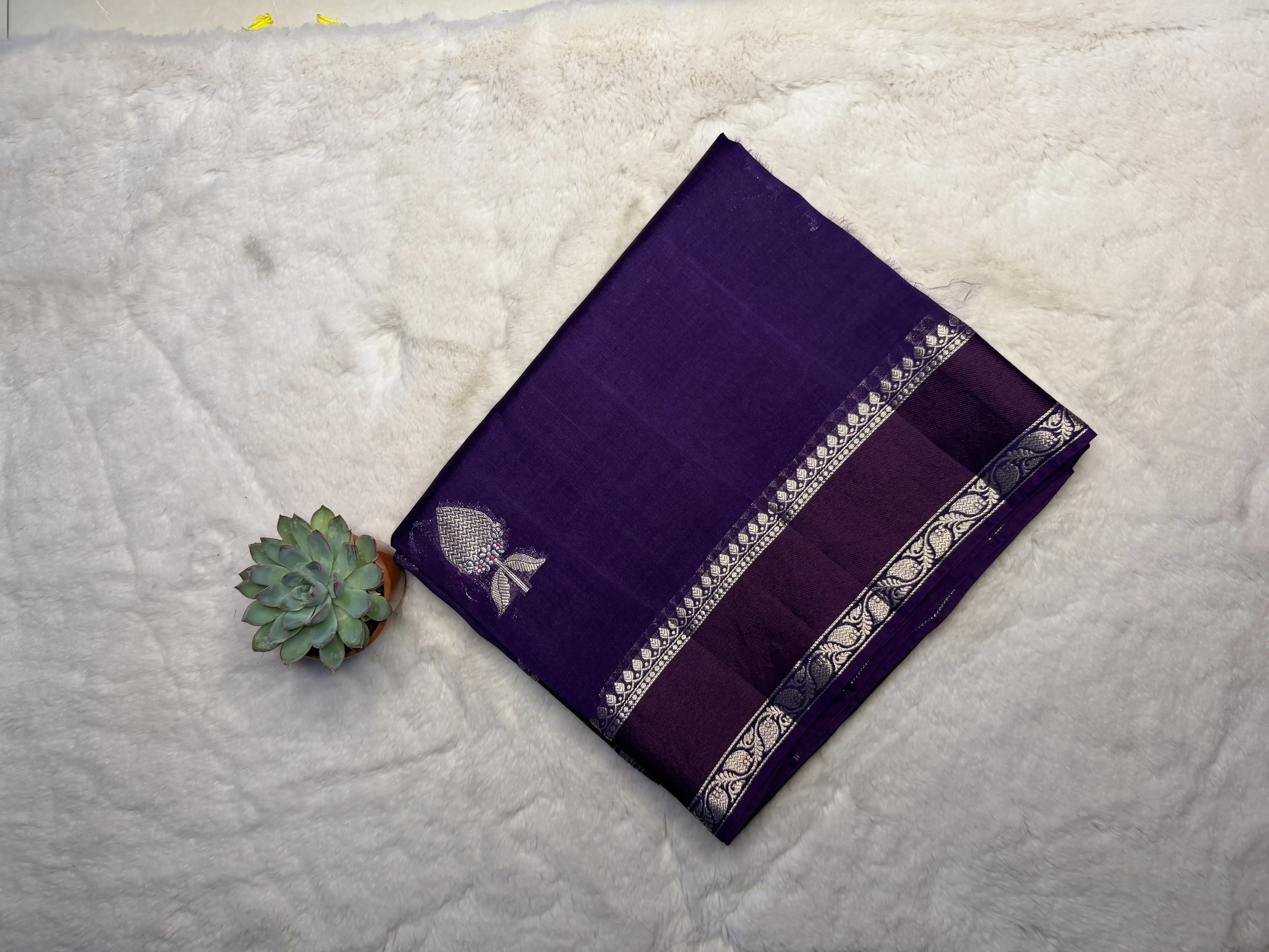 Maroon bentex border Chiniya silk saree